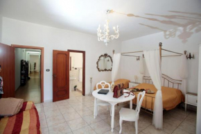 Отель ZO. NE. Baroque B&B  Лечче